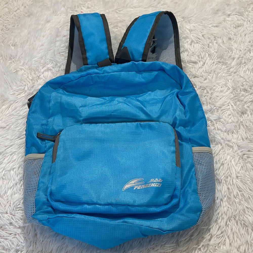 Tengzhizi, Blue Backpack With phone charger NWOT unisex